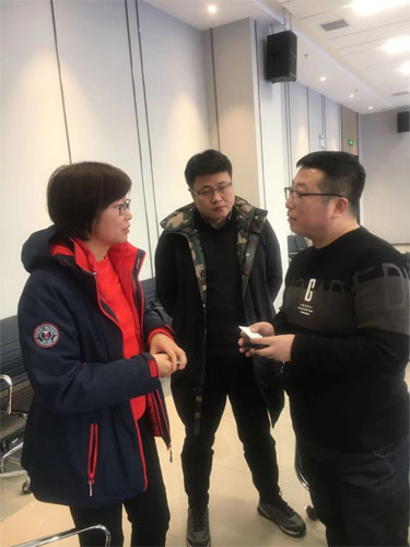 第十三期SISP企業家業務交流會-吳總在講解產品中